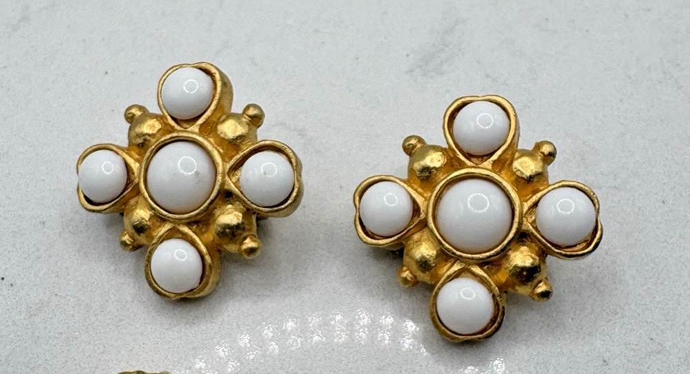Vintage Etruscan Gold Tone 1980s Clip-on earrings White Beads Cluster Starburst